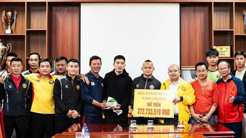 Cầu thủ Thanh Hóa nhận 'lì xì' sớm của CĐV, yên tâm về nhà ăn Tết